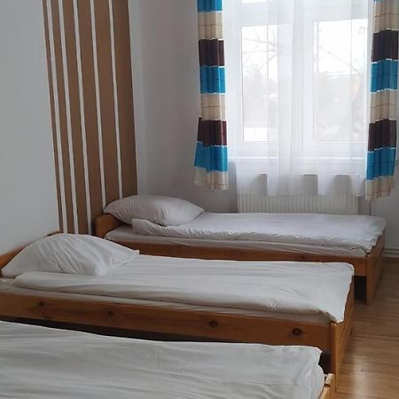 Feniks Pokoje Goscinne Malbork Quarto foto